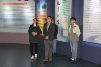 青島海洋生物醫(yī)藥研究院到潔晶集團(tuán)參觀洽談合作