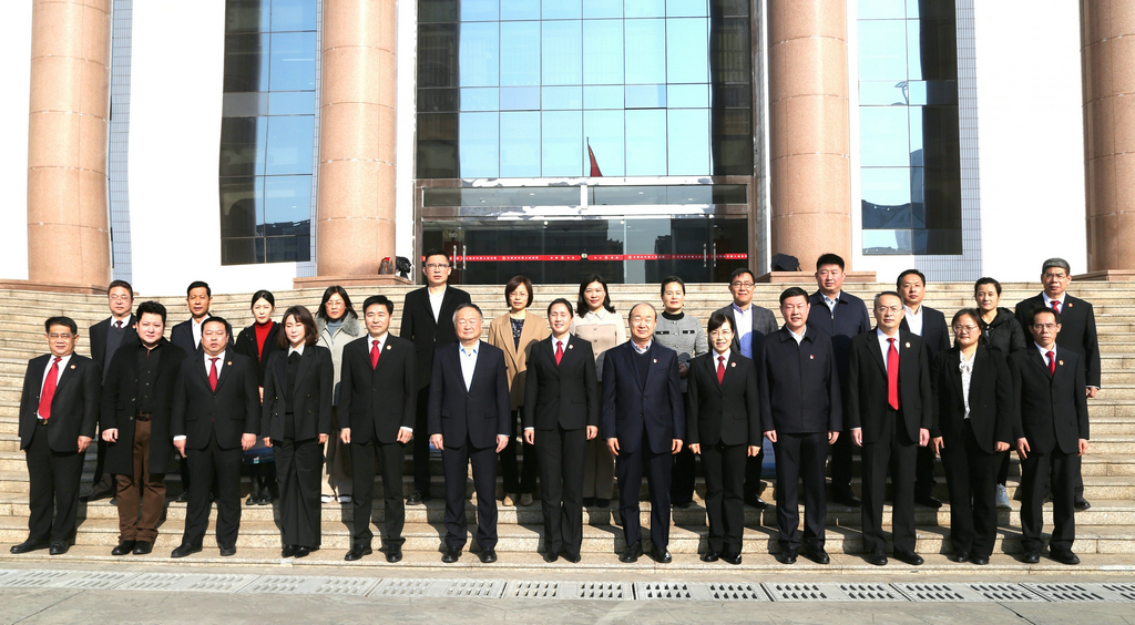 潔晶集團(tuán)總裁林成彬受聘日照市中級(jí)人民法院特邀監(jiān)督員 潔晶集團(tuán)總裁林成彬受聘日照市中級(jí)人民法院特邀監(jiān)督員