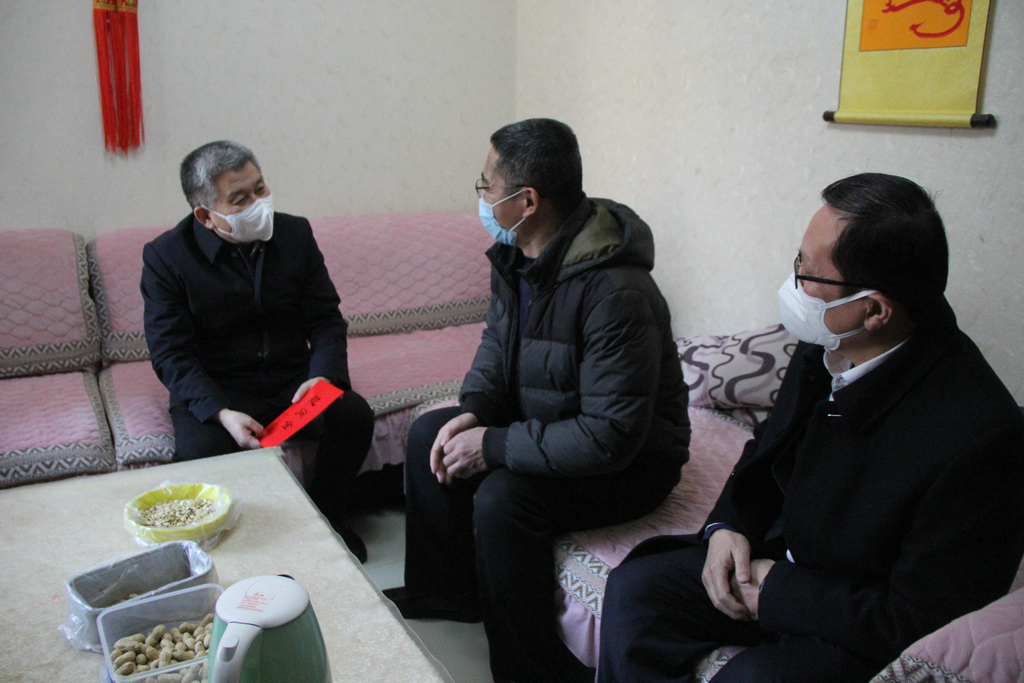 市委常委、副市長賈剛走訪慰問公司困難職工