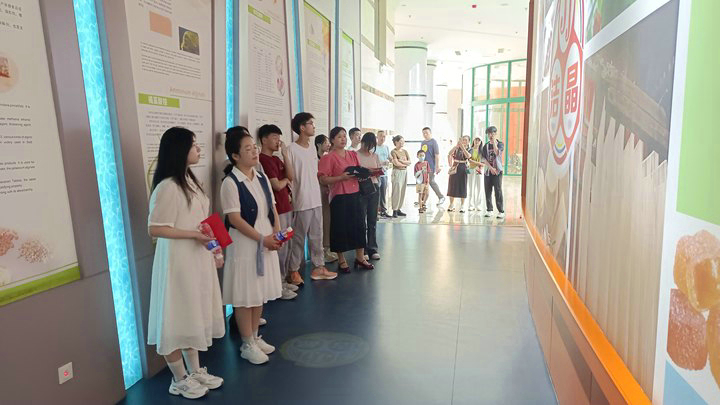 20240817潔晶集團(tuán)舉行2024年職工子女高考獎(jiǎng)學(xué)金發(fā)放儀式5 20240817潔晶集團(tuán)舉行2024年職工子女高考獎(jiǎng)學(xué)金發(fā)放儀式5