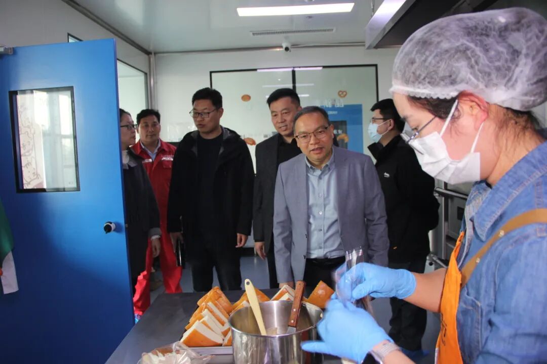 20260401江蘇海洋大學(xué)到潔晶集團參觀洽談合作3