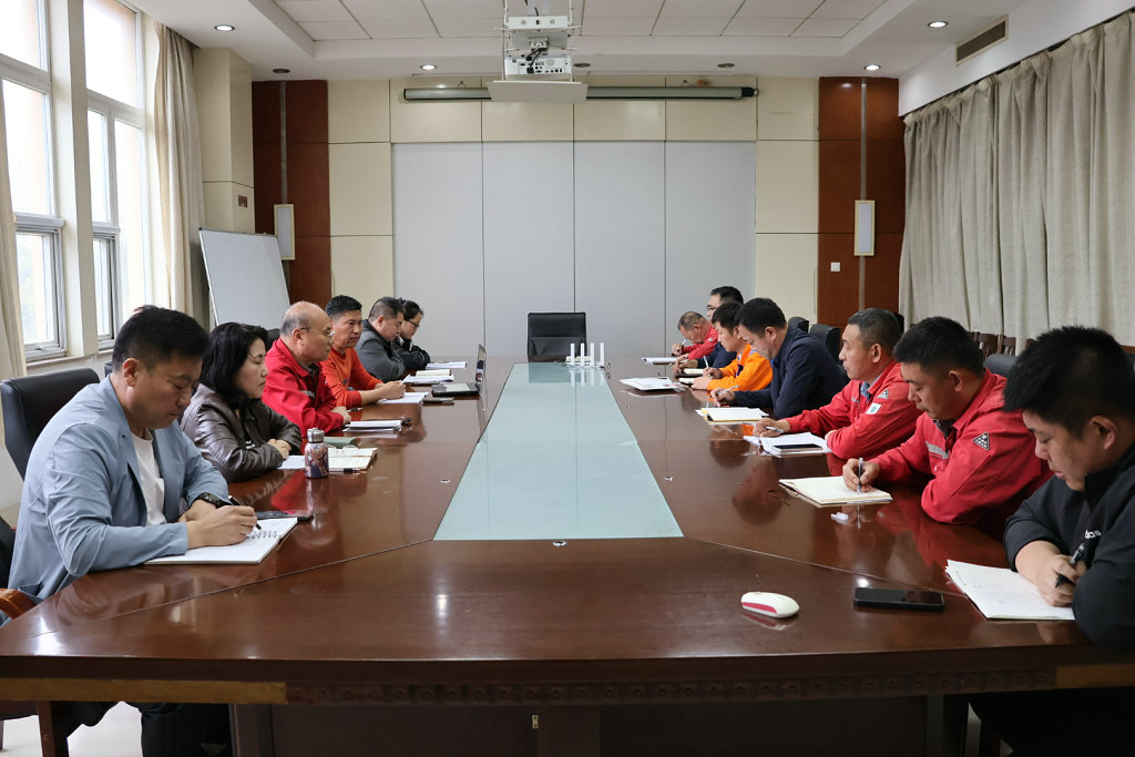 20260518潔晶集團(tuán)召開部門工作批評與自我批評專題會議 20260518潔晶集團(tuán)召開部門工作批評與自我批評專題會議
